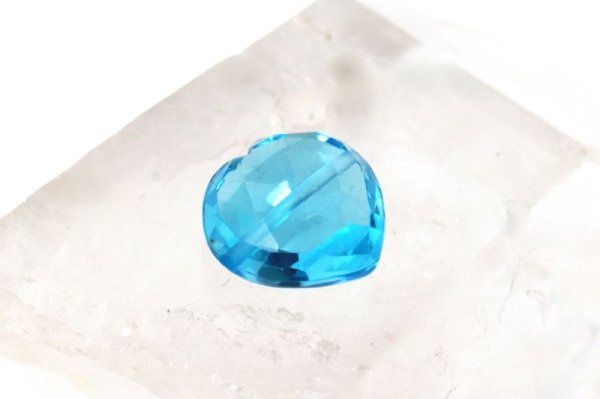 画像3: 一粒売り　ブルートパーズ　ハート型　穴あり　12.1ct　ブラジル産　仕事運　ピーリング　ストレス解放　品番： 13157 (3)