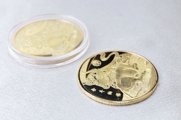 画像3: 【現品限り】令和3年 丑(うし) 縁起メダル 金牛納福 円型 ゴールド えんぎ 置物 お守り 品番:13168 (3)