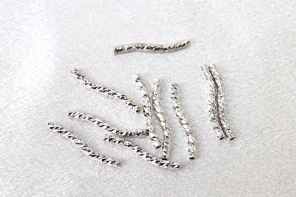 画像2: チューブパーツ ウェーブ S字型 カット シルバー 約2cm 10個セット 金属パーツ アクセサリーパーツ 品番: 13205 (2)