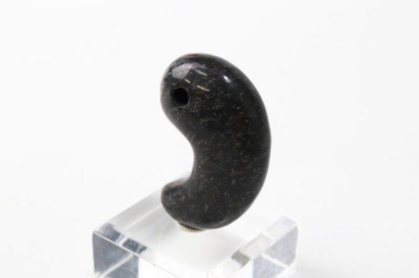 画像3: 【日本銘石】古代勾玉 大和光石 〈宮崎県〉 黒 大 約34×22.5×11mm 健康 浄化 厄除け 品番:13243 (3)