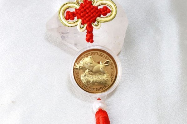 画像2: 【現品限り】縁起メダル 壁掛け 丑(うし) 古銭 風水 金貨 えんぎ 縁起物 開運 金運 お守り 品番:13262 (2)