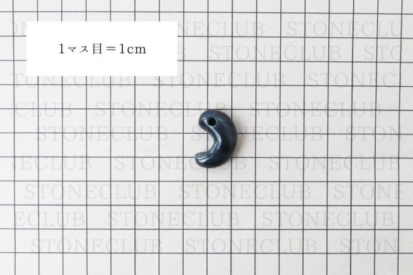 画像4: 【日本銘石】勾玉 糸魚川翡翠 高品質 横穴あり 〈新潟県〉 ブラック 黒 約6g ヒスイ ひすい 【一点物】 品番:13300 (4)