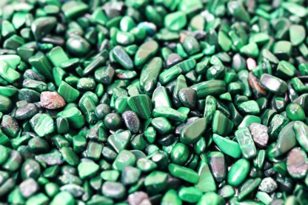 画像2: さざれ　マラカイト　小粒　約1kg　魔除け　毒素　マイナスエネルギー　天然石　品番：13318 (2)