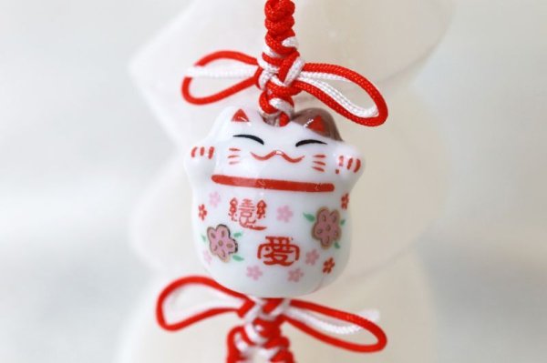 画像2: 開運招き猫ストラップ　ローズクォーツ　恋愛　美しさ　ピンク　お守り　2023年　品番：13333 (2)