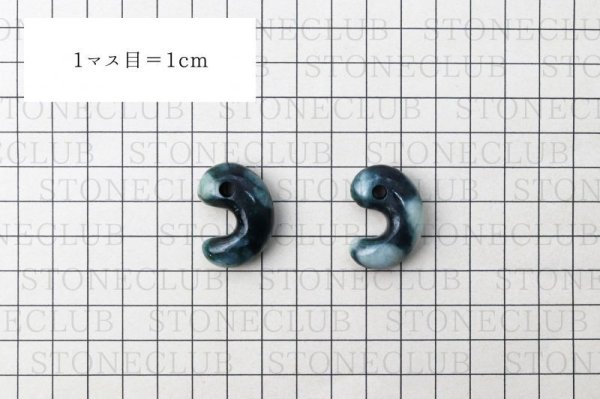 画像4: 【日本銘石】勾玉 糸魚川翡翠 横穴あり 〈新潟県〉 大 グリーン 緑 約11gから12g ヒスイ ひすい 品番:13340 (4)