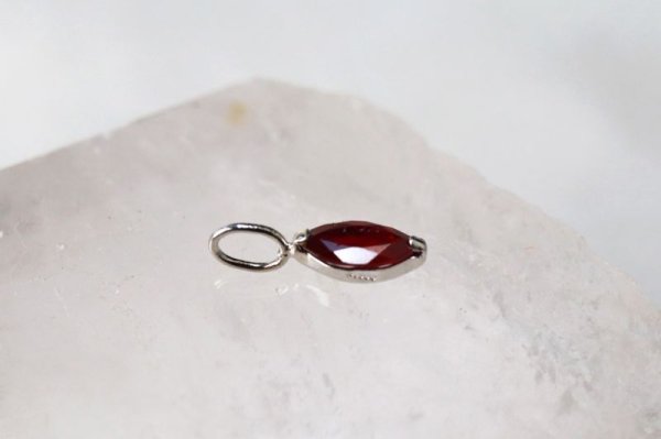 画像2: チャーム ルビー プラチナ 3×6mm アフリカ産 宝石の女王 情熱的 金運 勝利 7月 誕生石 ペンダントトップ ジュエリー 品番:13357 (2)