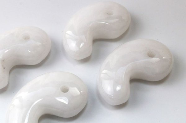画像2: 勾玉 水晶 クリスタル 約80×50×25mm 横穴あり ブラジル産 クォーツ 浄化 エネルギー パワーストーン 品番: 13449 (2)