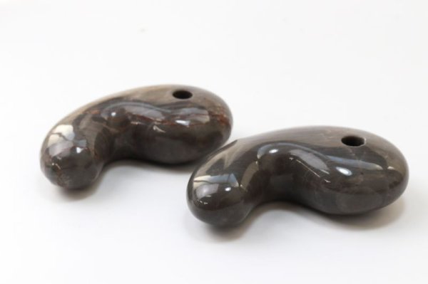 画像4: 勾玉 ジャスパー グレー系 約80×50×25mm 横穴あり 中国産 碧玉 広い視野 洞察力 自信 リラックス 信念を強める 品番: 13460 (4)