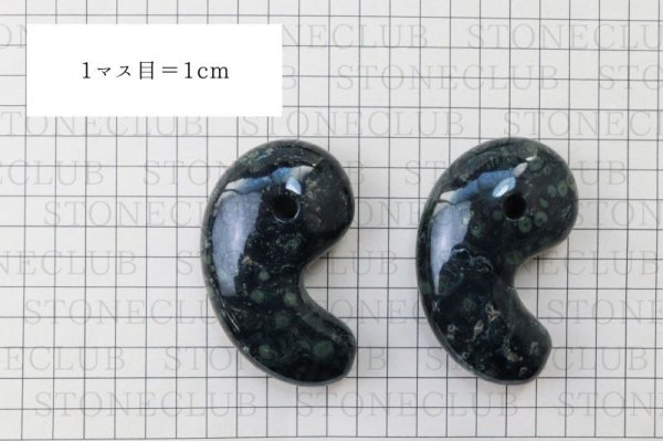 画像6: 勾玉 ジャスパー グリーン系 約80×50×25mm 横穴あり 中国産 緑碧玉 広い視野 洞察力 自信 リラックス 信念を強める 品番: 13462 (6)