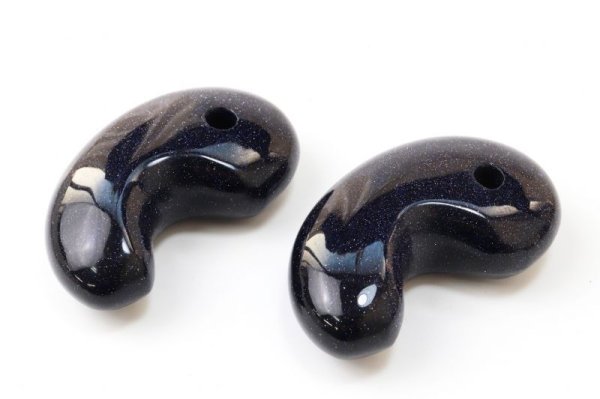 画像2: 勾玉　紫金石　約80×50×25mm　横穴あり　中国産　浄化　自己表現　出会いのチャンス　人工石　品番： 13455 (2)