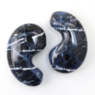 【ナミビア共和国】ナミビア翡翠 勾玉 約30×20mm ¥8,800 最高品質ナミビア翡翠 勾玉 ナミビア共和国 ｜石の販売専門店
