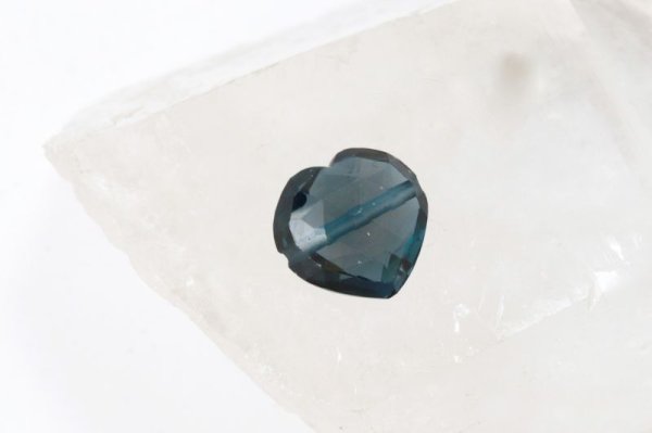 画像2: 一粒売り ロンドンブルートパーズ ハート型 穴あり 7.8ct ブラジル産 誠実さ ピュアな心 人間関係 品番: 13476 (2)