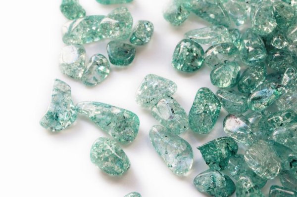 画像2: さざれ 爆裂水晶 クラック水晶 緑 グリーン カラー 約1kg 浄化 開運 厄除け 品番:13473 (2)