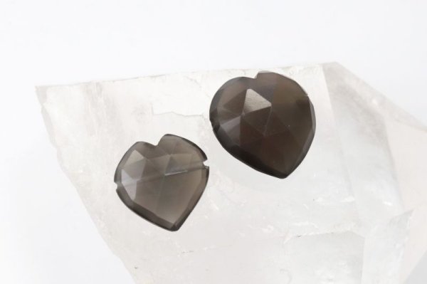 画像2: 一粒売り　グレームーンストーン　ハート型　穴あり　約3.1ct?12.6ct　スリランカ産　人間の情緒　社交性　喜び　楽観的思考　品番： 13479 (2)