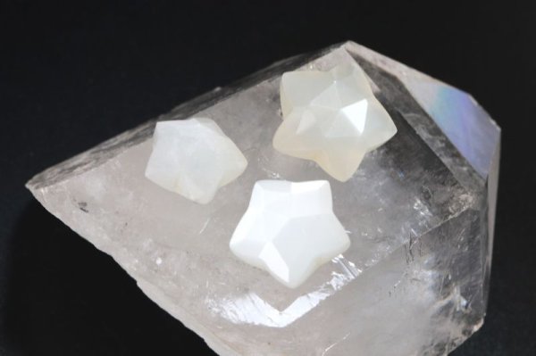 画像3: 一粒売り ムーンストーン カット 星型 穴あり 約5.6ct〜10ct スリランカ産 人間の情緒 社交性 喜び 楽観的思考 品番: 13484 (3)