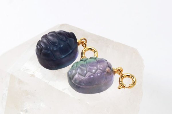 画像4: チャーム フローライト 亀の甲羅形 癒し 浄化 真鍮 パーツ 天然石 品番:13490 (4)