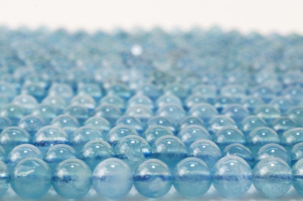 画像2: 連 アクアマリン 丸 4mm 青 マリンブルー 藍玉 藍柱石 水宝玉 3月誕生石 品番: 11191 (2)
