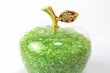 画像2: 置物　幸運のリンゴ　CZ　グリーン　緑　ジルコニアストーン　風水　開運　幸福　幸運　金運　運気上昇　幸運のアップル　彫り物　品番： 13570 (2)