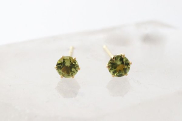 画像2: 【現品限り】ピアス バースデー 8月 ペリドット 18金ゴールド ラウンド 3mm 誕生石ピアス ジュエリー 品番:13616 (2)