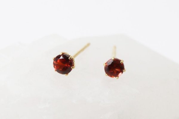 画像2: 【現品限り】ピアス バースデー 1月 ガーネット 18金ゴールド ラウンド 3mm 誕生石ピアス ジュエリー 品番:13609 (2)