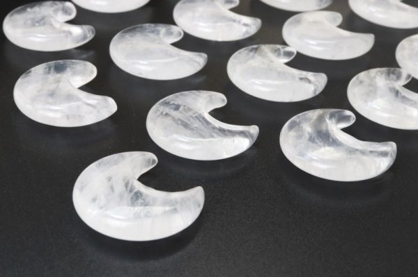 画像2: 置物 ムーン 月 水晶 クォーツ 浄化 クリスタル 彫り物 インテリア 天然石 品番:13622 (2)