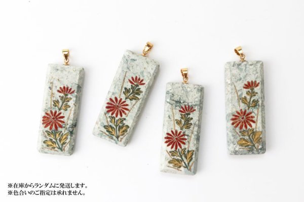 画像4: 【日本銘石×消粉蒔絵】ペンダントトップ 十和田石 小菊 スクエア型 〈秋田県〉 金粉漆蒔絵 金沢金箔 伝統工芸 健康 やすらぎ 品番:13657 (4)