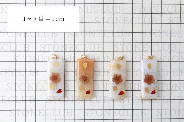 画像5: 【日本銘石×消粉蒔絵】ペンダントトップ 静岡水晶 桜と花びら1 スクエア型 〈静岡県〉 金粉漆蒔絵 金沢金箔 伝統工芸 浄化 厄除け 品番:13654 (5)
