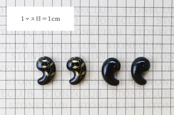 画像5: 【日本銘石×消粉蒔絵】勾玉 サヌカイト 唐草 〈香川県〉 約30mm 横穴あり 金沢金箔 伝統工芸 魔除け 浄化 ヒーリング 品番:13668 (5)