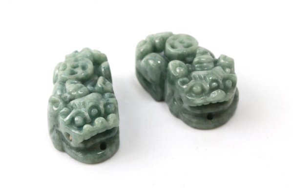 画像2: 天然石パーツ 翡翠 貔貅 2個入り セット ヒキュウ 風水 財運 金運 財福 品番:7274 (2)