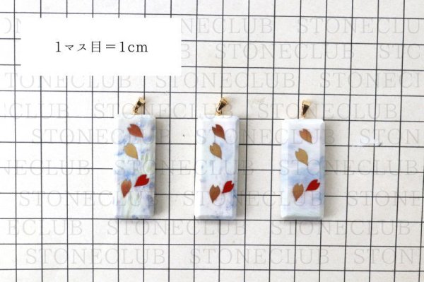 画像5: 【日本銘石 ? 消粉蒔絵】ペンダントトップ フェアリースキンサファイア 桜と花びら2 スクエア型 〈広島県〉 金粉漆蒔絵 金沢金箔 伝統工芸 品番:13762 (5)