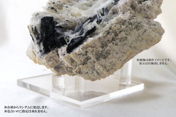 画像3: ディスプレイ 台座 アクリル製 大 約11×11cm 1個 スタンド インテリア 品番: 13800 (3)