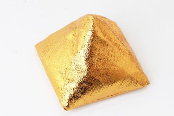 画像2: 金の座布団 ピラミッド型 ゴールド 中 金色 丸玉台座 ディスプレイ インテリア 品番: 13807 (2)