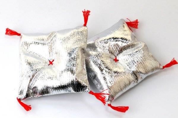 画像3: 座布団　銀色　シルバー　小　丸玉台座　ディスプレイ　インテリア　品番： 13811 (3)