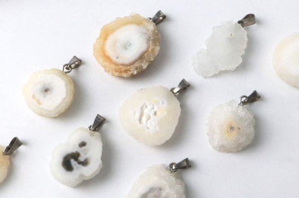 画像3: ペンダントトップ　ソーラークォーツ　水晶　アゲート　瑪瑙　太陽　浄化　疲労回復　品番：13920 (3)