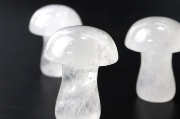 画像2: 置物 彫り物 キノコ 水晶 クォーツ 浄化 クリスタル インテリア 天然石 品番:13929 (2)