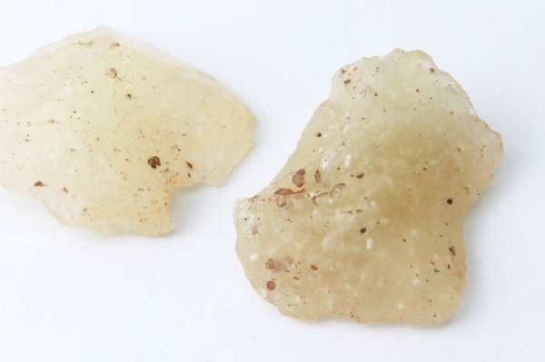 画像2: 原石 リビアングラス 約11g 1個 エジプト産 ポジティブ 直感力 ヒーリング 天然石 品番:14024 (2)