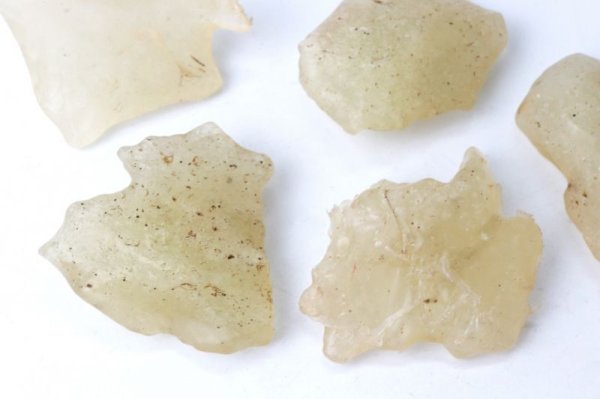 画像2: 原石 リビアングラス 約7g 1個 エジプト産 ポジティブ 直感力 ヒーリング 天然石 品番:14020 (2)