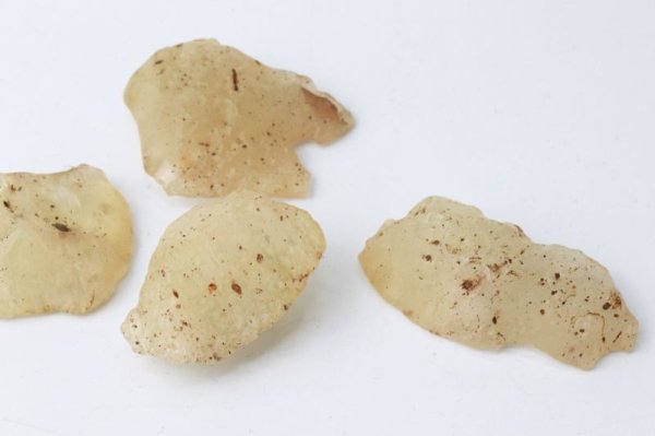 画像2: 原石 リビアングラス 約6g 1個 エジプト産 ポジティブ 直感力 ヒーリング 天然石 品番:14019 (2)