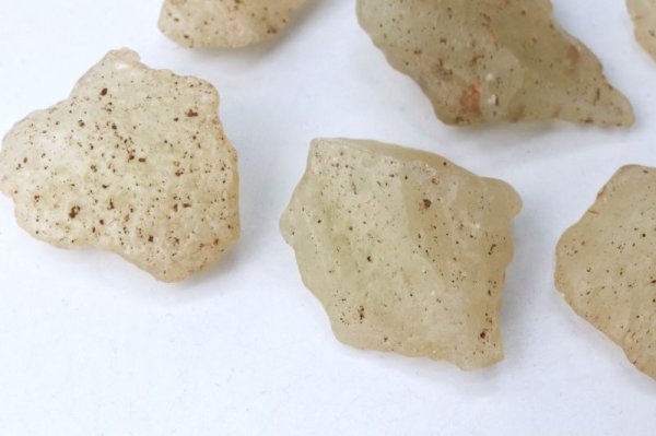 画像3: 原石 リビアングラス 約6g 1個 エジプト産 ポジティブ 直感力 ヒーリング 天然石 品番:14019 (3)
