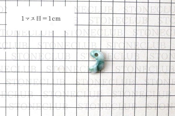 画像4: 【日本銘石】勾玉 糸魚川翡翠 横穴あり 〈新潟県〉 グリーン 緑 約2g ヒスイ ひすい 【一点物】 品番:14102 (4)
