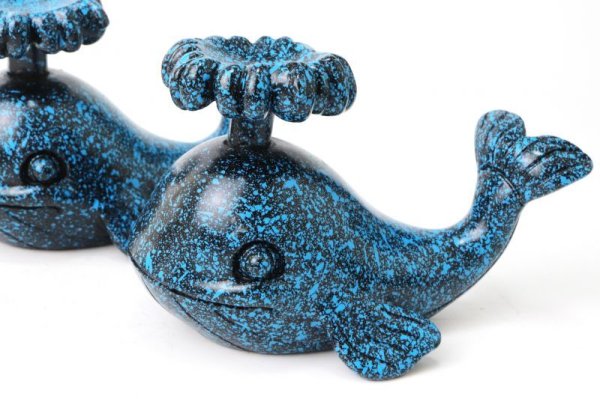 画像2: 丸玉台 台座 クジラ 鯨 くじら ブルー 青 約6cm 1個 樹脂 強運 幸福 丸玉台座 ディスプレイ 品番: 14117 (2)