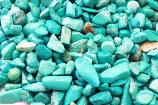 画像2: さざれ　染ターコイズ　約1kg　行動力　勇気　友情　お守り　浄化　インテリア　天然石　※ポイント対象外　品番： 14154 (2)