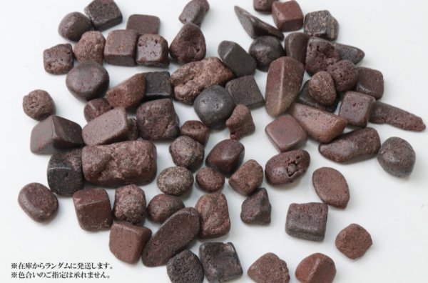 画像3: 【日本銘石】さざれ レッドスコリア 〈静岡県 〉 約100g パッケージ付き 魔除け 戦いに勝つ  品番:14340 (3)