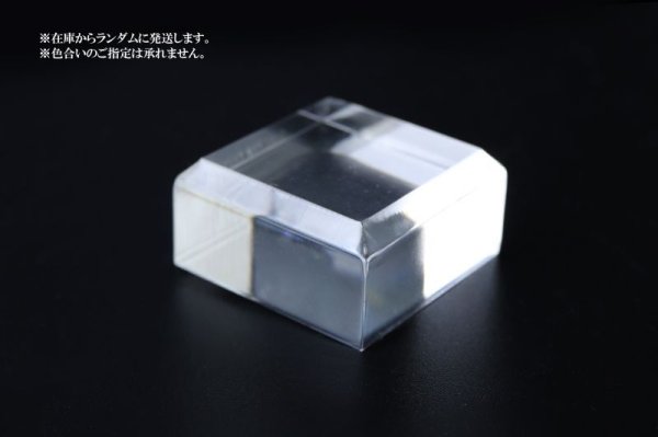 画像2: ディスプレイ アクリル鉱物用台座 約3×3cm 1個 アクリル製 インテリア スタンド 品番: 14432 (2)