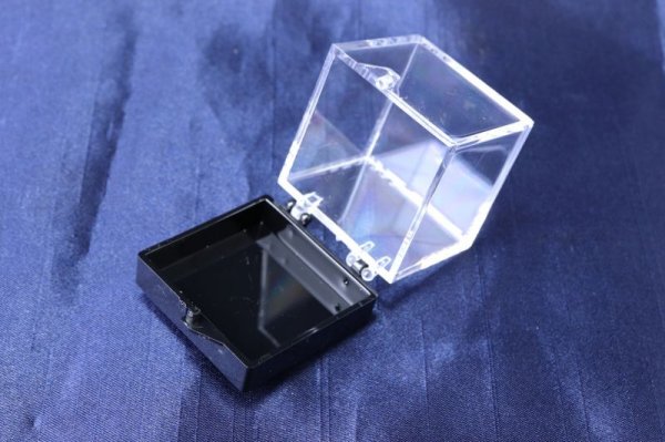 画像2: ディスプレイ 鉱物用クリアケース 約3.5×3.5cm 1個 プラスチック 透明 保管 品番: 14509 (2)