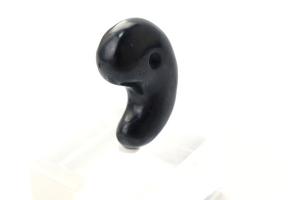 画像2: 勾玉 シュンガイト 約25mm ロシア産 日本製 癒し 奇跡 ブラック 浄化 天然石 品番:14564 (2)