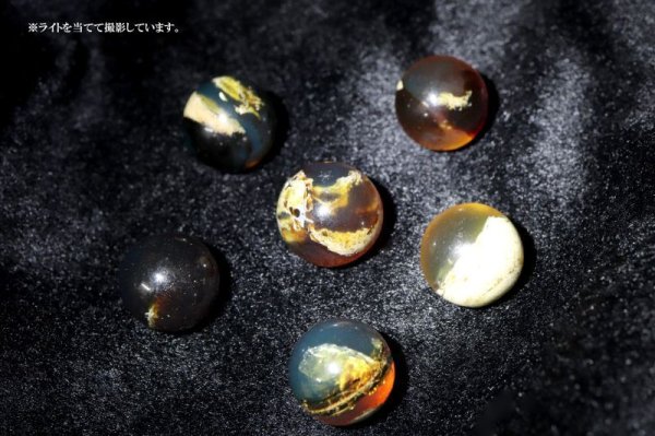 画像3: 丸玉 タイガーアンバー 約15mm インドネシア産 アンバー スマトラ琥珀 植物の化石 品番:14638 (3)