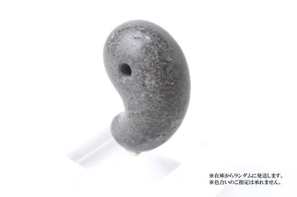 画像3: 【日本銘石】勾玉 霊峰 富士溶岩 〈静岡県〉 約30mm 幸運 金運 健康 ※ポイント対象外 品番:14649 (3)