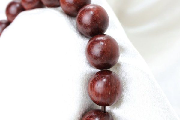 画像3: 【パワーズウッド】ブレス　紅檀　12mm　日頃の感謝　大吉　福徳　招福　天然木　品番：14659 (3)