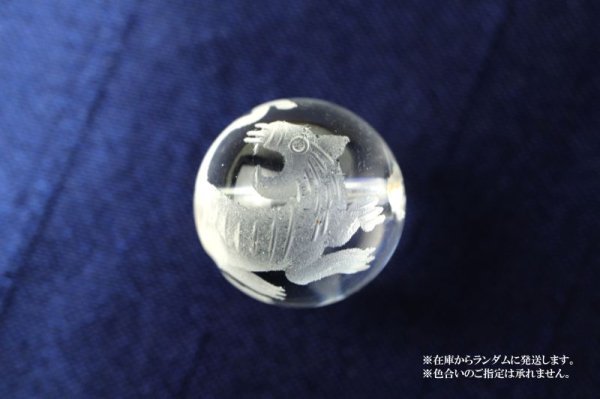 画像2: 干支 寅(とら)水晶 横穴 約12mm 彫刻ビーズ カービング 天然石 品番:14727 (2)